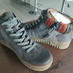 Comfortiva  Halia high tops